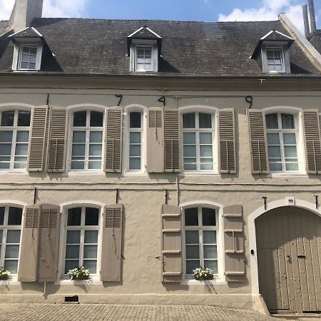 Aux Remparts De Montreuil Bed and Breakfast Montreuil  Buitenkant foto
