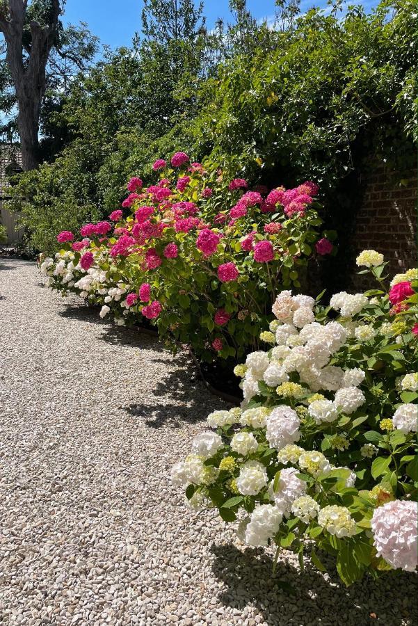 Aux Remparts De Montreuil Bed and Breakfast Montreuil  Buitenkant foto