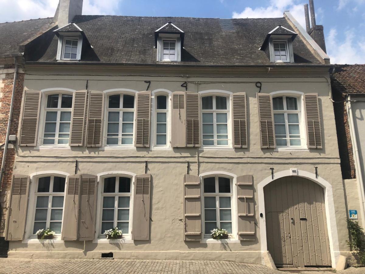 Aux Remparts De Montreuil Bed and Breakfast Montreuil  Buitenkant foto